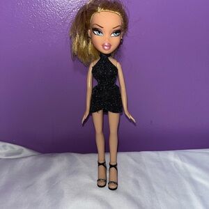 Vintage 2007 Bratz Fashion Show Cloe Doll Black Dress MGA w/ Shoes EUC